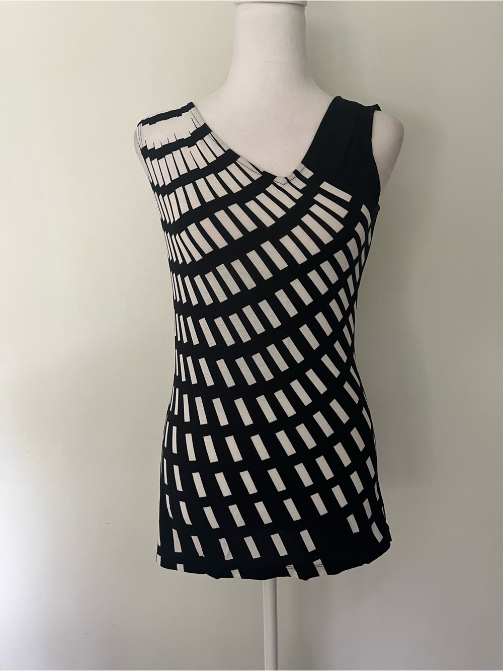 CAbi Black & White Graphic Sleeveless Knit Top